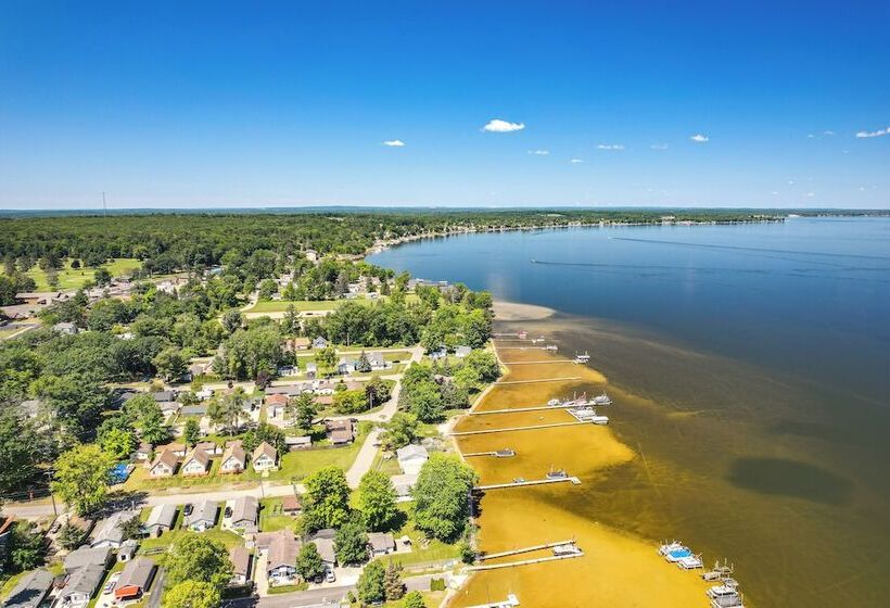 Houghton Lake Cottage W/ Patio: Walk To Waterfront