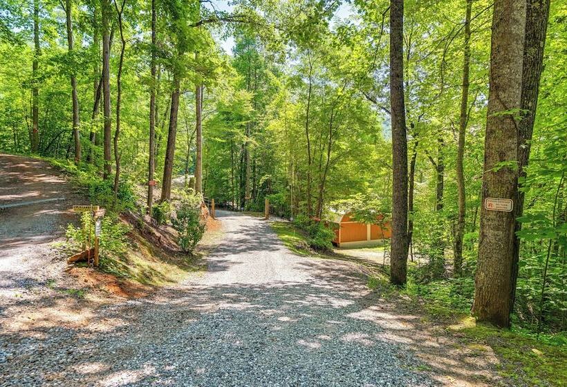 Idyllic Sylva Cabin W/ Great Smoky Mountains View!