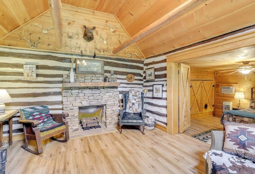 Mountain View Cabin On Farm: 3 Mi To Town & Shops