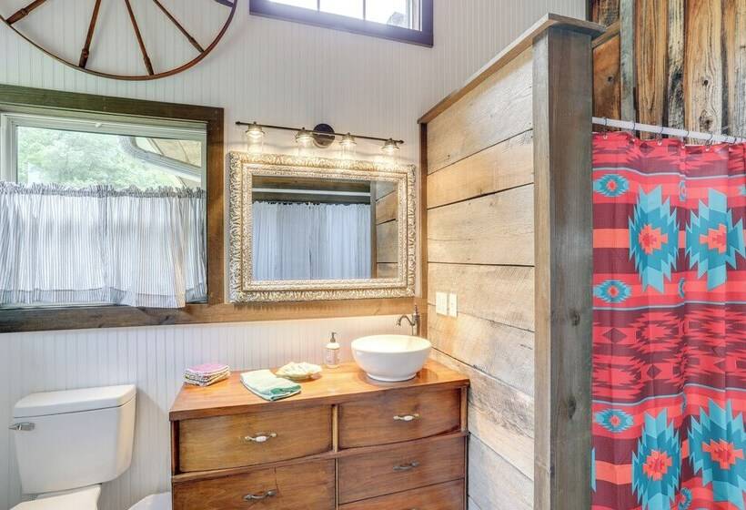 Mountain View Cabin On Farm: 3 Mi To Town & Shops