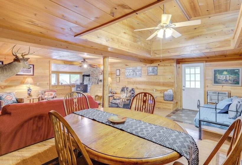 Mountain View Cabin On Farm: 3 Mi To Town & Shops
