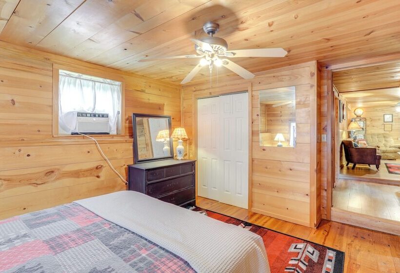 Mountain View Cabin On Farm: 3 Mi To Town & Shops