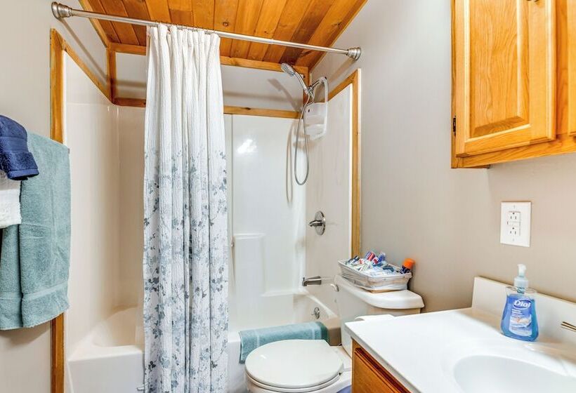 Inviting Peru Cabin W/ Patio, Grill & River Access