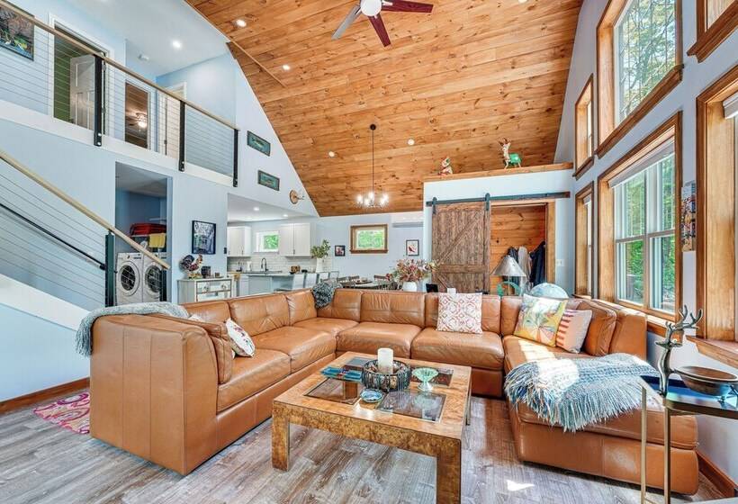 Near Hiking Trails & Ski Resorts: Killington Home!