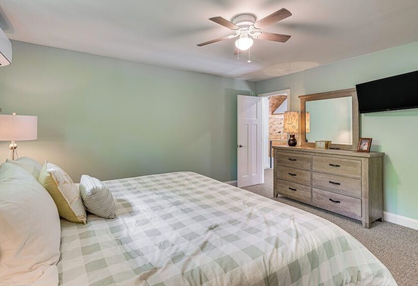 Near Hiking Trails & Ski Resorts: Killington Home!