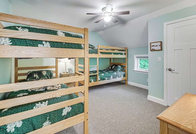 Near Hiking Trails & Ski Resorts: Killington Home!