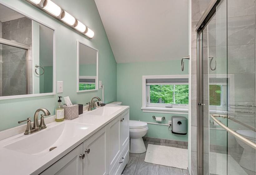 Near Hiking Trails & Ski Resorts: Killington Home!