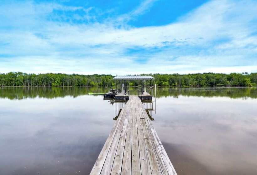 Lake Of The Ozarks Cabin W/ Private Dock + Kayaks