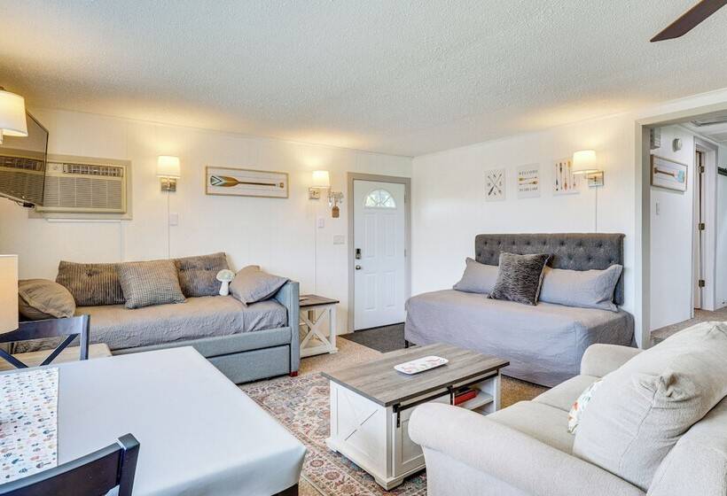 Lake Of The Ozarks Cabin W/ Private Dock + Kayaks