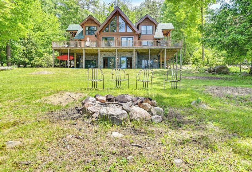 Lakefront Corinth Log Home: Private Dock, Fire Pit
