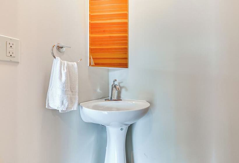 Lakefront Corinth Log Home: Private Dock, Fire Pit