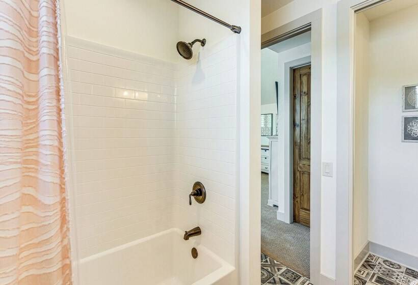 Lakefront Hiawassee Gem: Boat Dock W/ Rooftop Deck