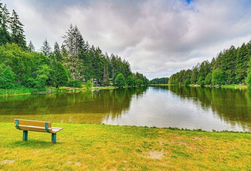 Lakefront Home By Gig Harbor: Quiet Family Retreat
