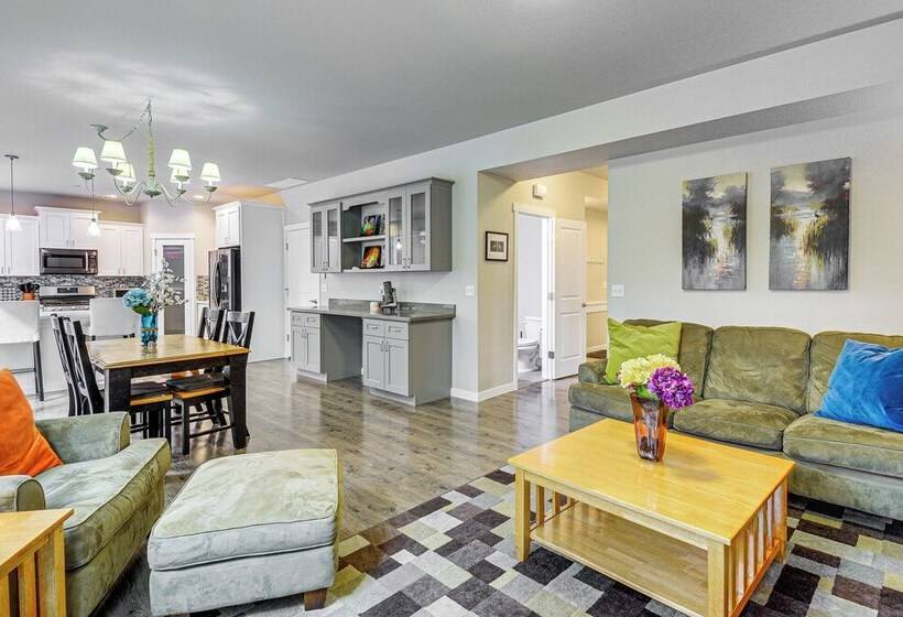 Lakefront Home By Gig Harbor: Quiet Family Retreat