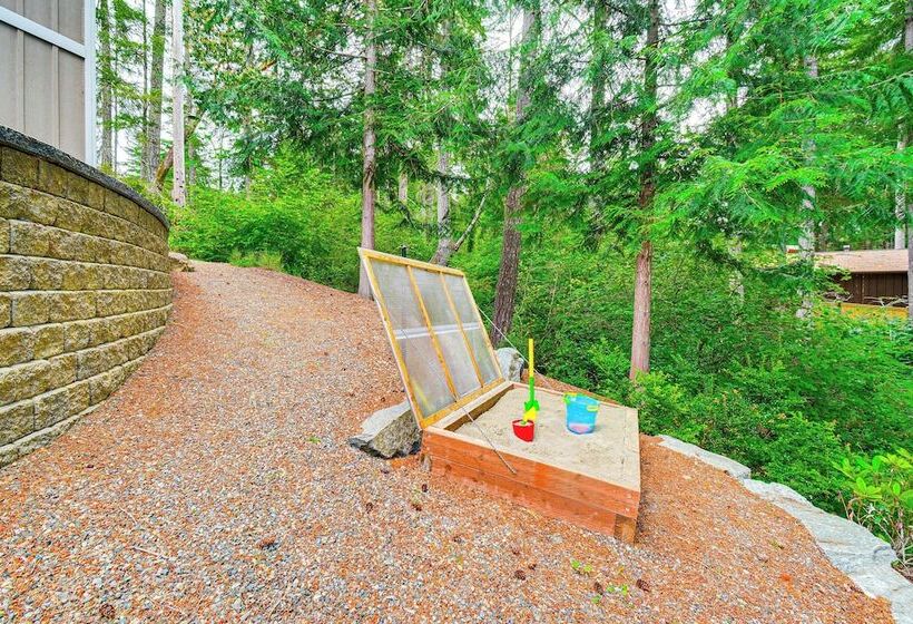 Lakefront Home By Gig Harbor: Quiet Family Retreat