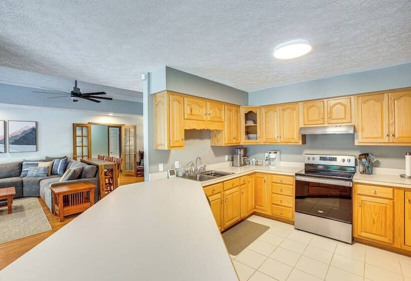 Lakefront Home W/ Deck, Near Mammoth Cave Park!