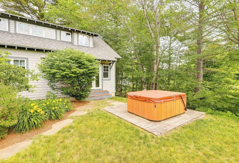 Lakefront New London Retreat W/ Dock & Hot Tub!