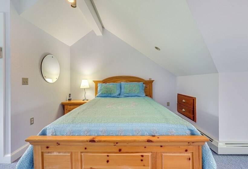 Lakefront New London Retreat W/ Dock & Hot Tub!