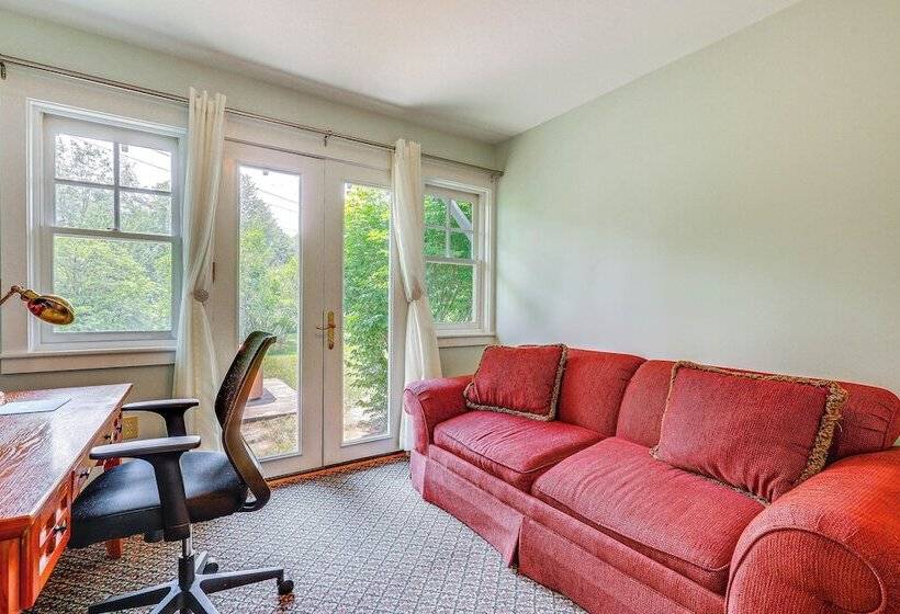 Lakefront New London Retreat W/ Dock & Hot Tub!