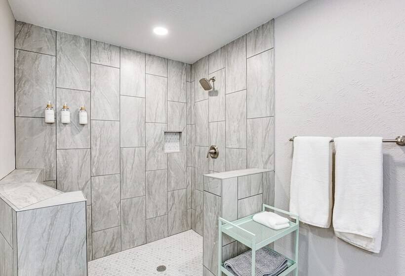 Walk To Lewisville Lake: Dog Friendly Texas Home