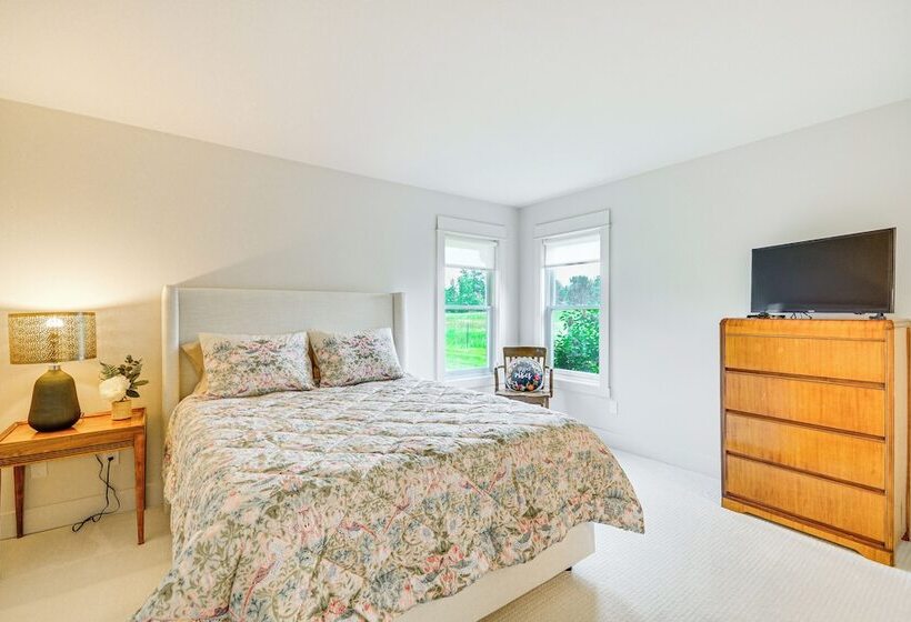 Lovely Roberts Home W/ Patio & Mountain Views!