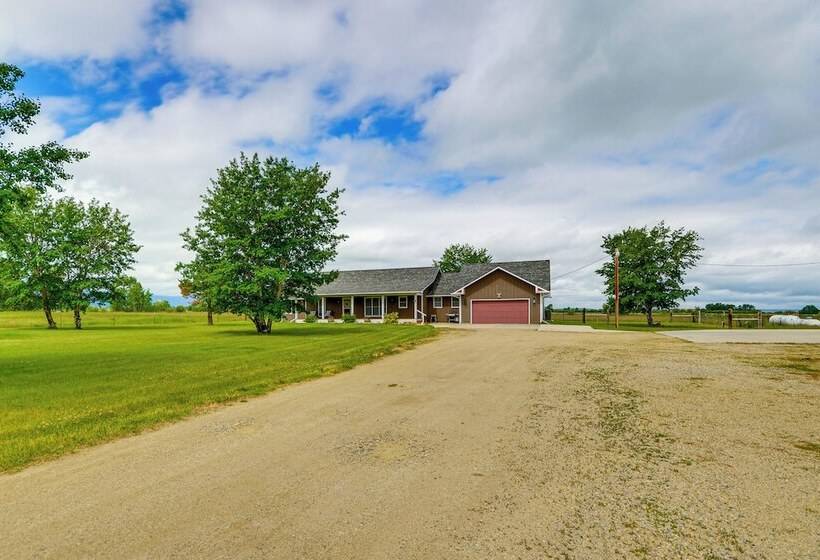 Lovely Roberts Home W/ Patio & Mountain Views!