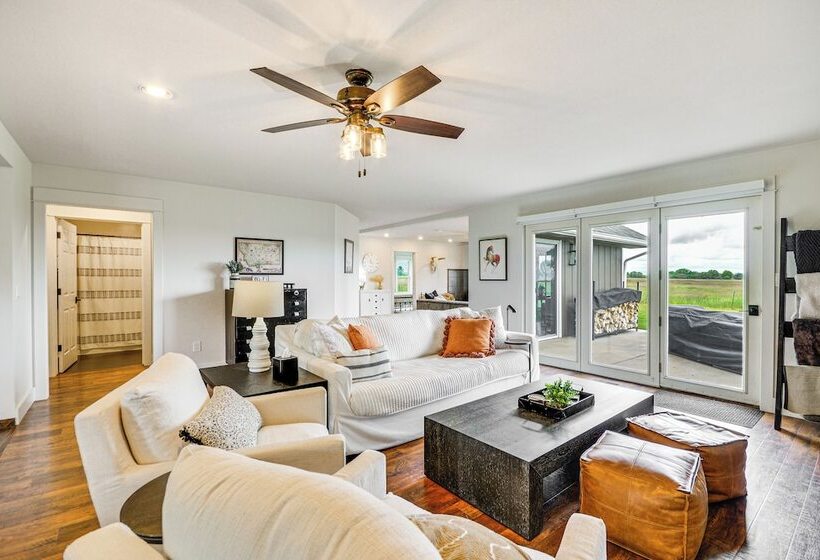 Lovely Roberts Home W/ Patio & Mountain Views!