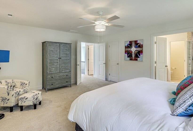 Maryland Family Home 1 Block To North East River!