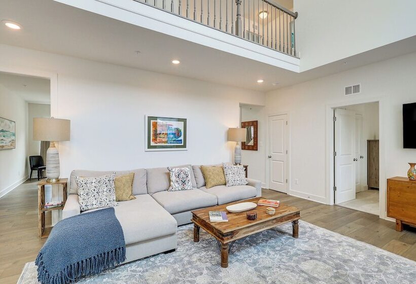 Maryland Family Home 1 Block To North East River!