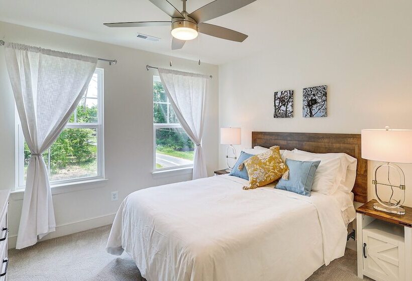 Maryland Family Home 1 Block To North East River!