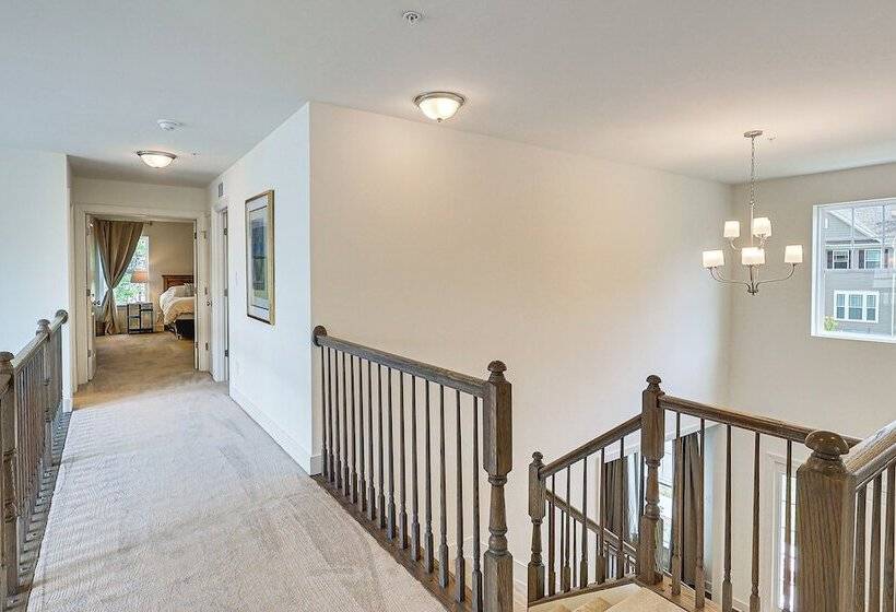 Maryland Family Home 1 Block To North East River!