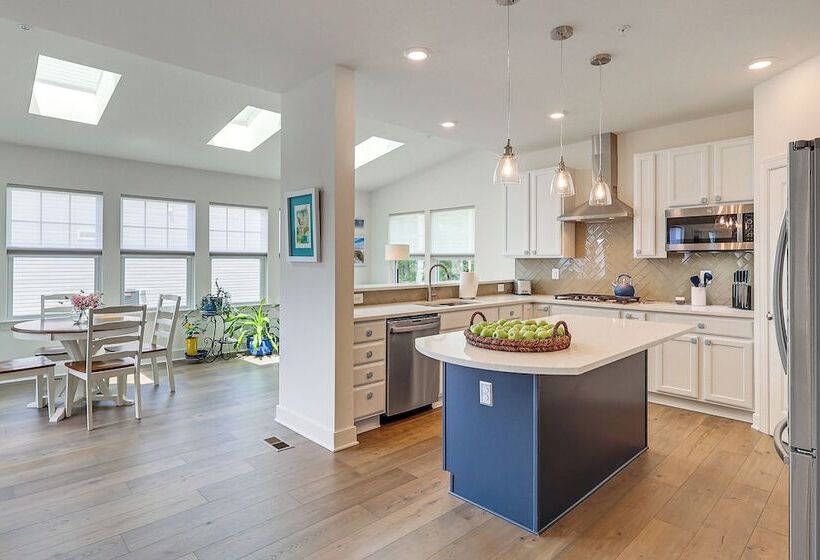 Maryland Family Home 1 Block To North East River!