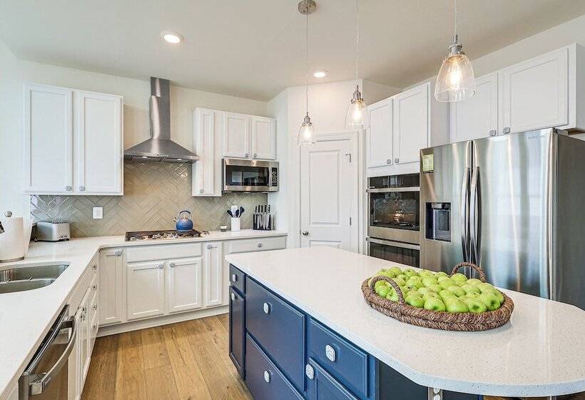 Maryland Family Home 1 Block To North East River!