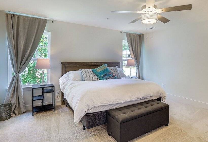 Maryland Family Home 1 Block To North East River!