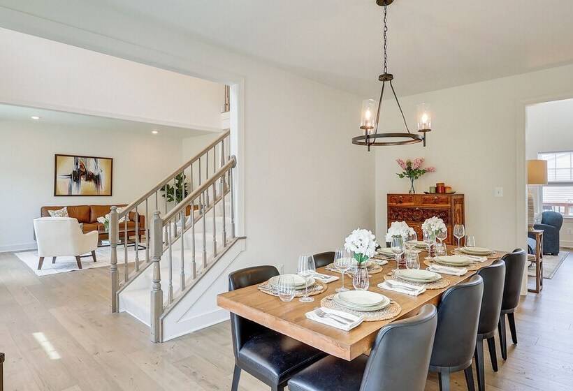 Maryland Family Home 1 Block To North East River!