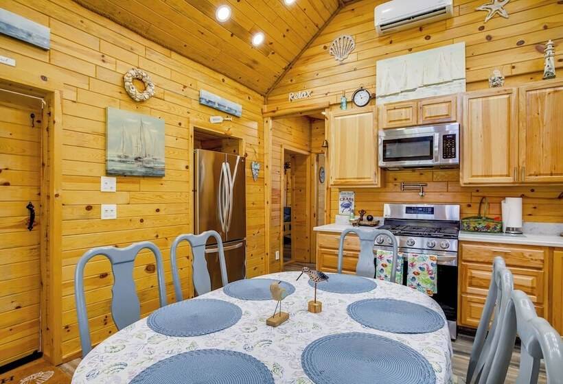 Maryland Retreat: Walk To Bay, Beach & Boat Ramp!