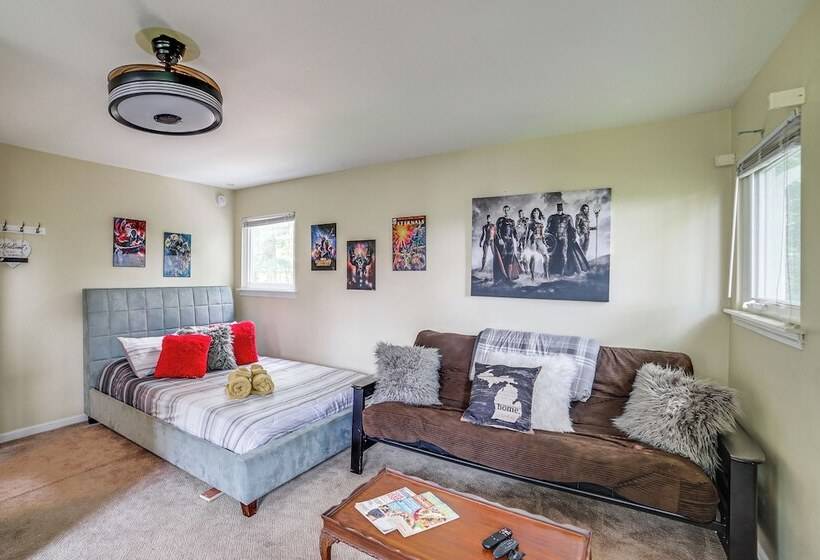 Michigan Lakefront Retreat W/ Kayaks & 2 Decks