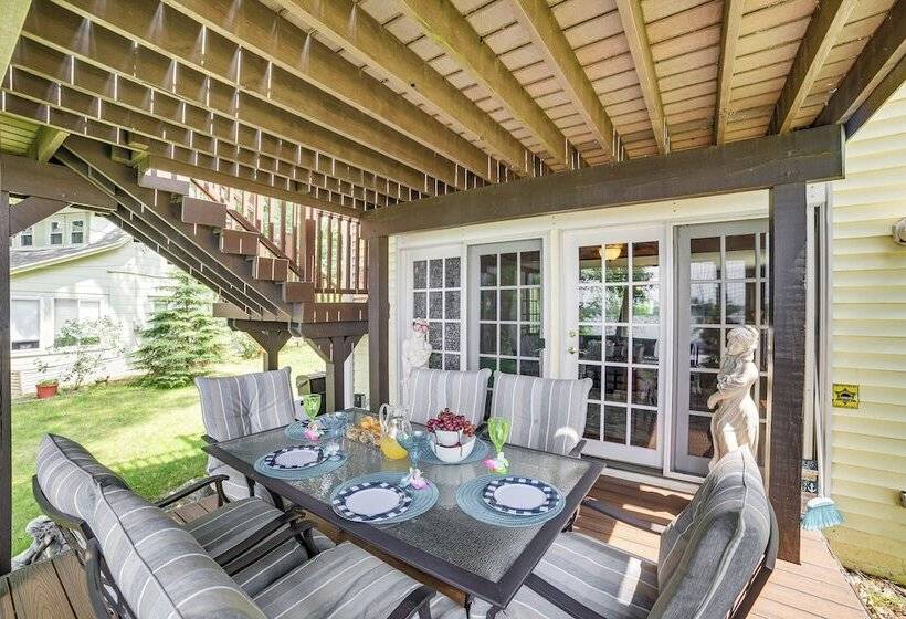 Michigan Lakefront Retreat W/ Kayaks & 2 Decks