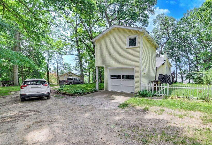 Michigan Lakefront Retreat W/ Kayaks & 2 Decks