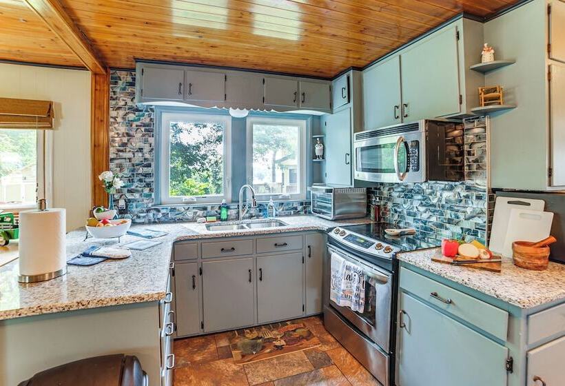 Michigan Lakefront Retreat W/ Kayaks & 2 Decks