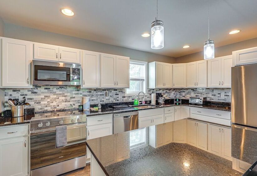 Milford Home W/ Private Pool: 12 Mi To Beaches!