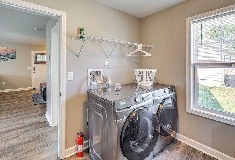 Milford Home W/ Private Pool: 12 Mi To Beaches!