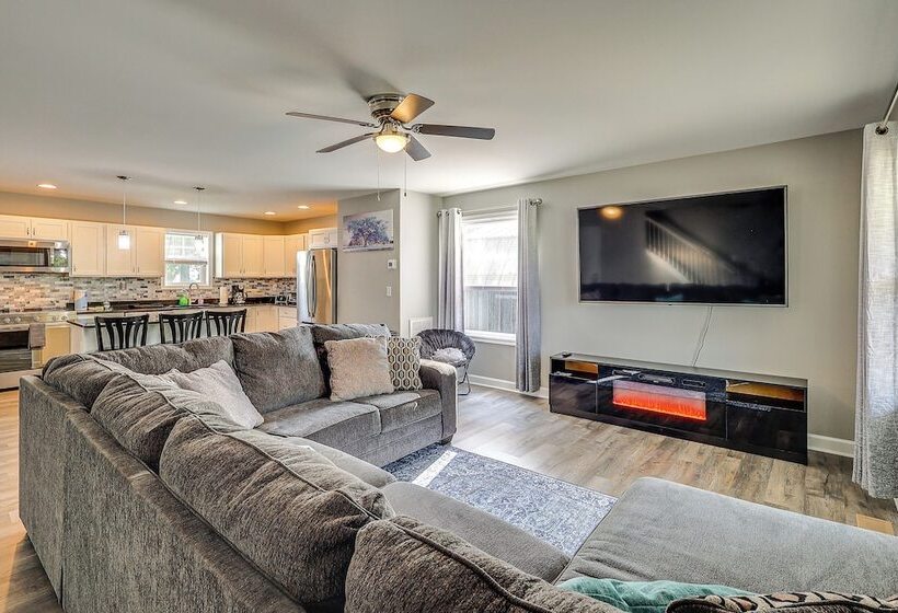 Milford Home W/ Private Pool: 12 Mi To Beaches!