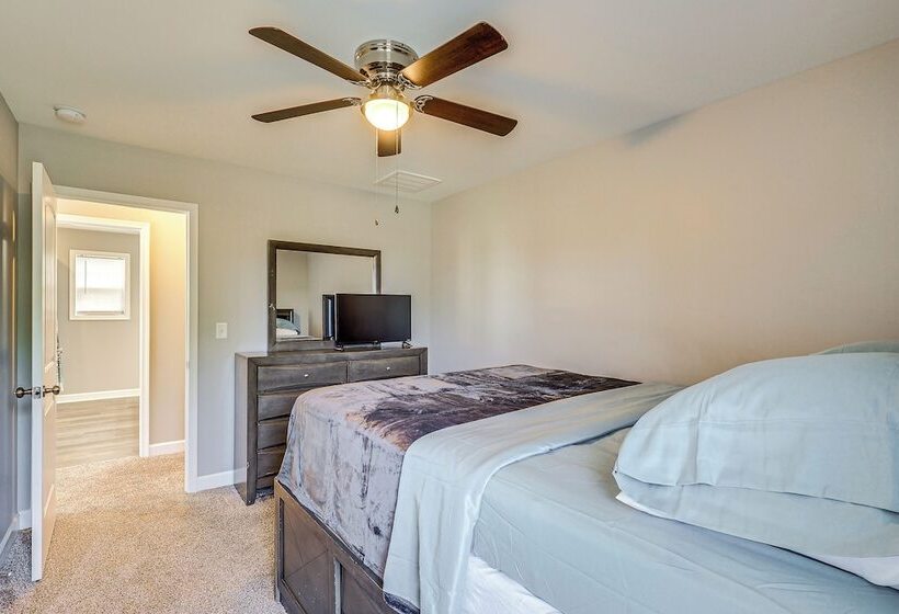 Milford Home W/ Private Pool: 12 Mi To Beaches!