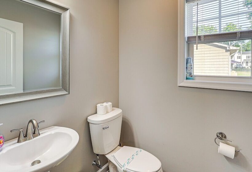 Milford Home W/ Private Pool: 12 Mi To Beaches!