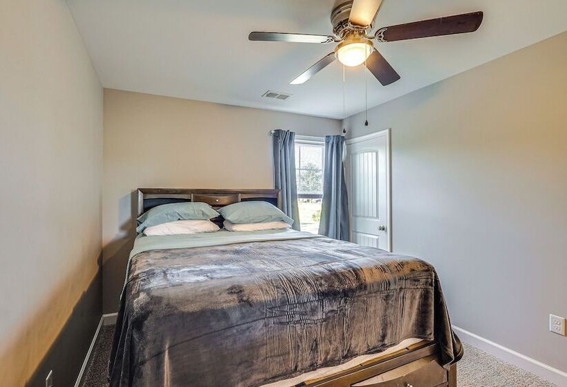 Milford Home W/ Private Pool: 12 Mi To Beaches!