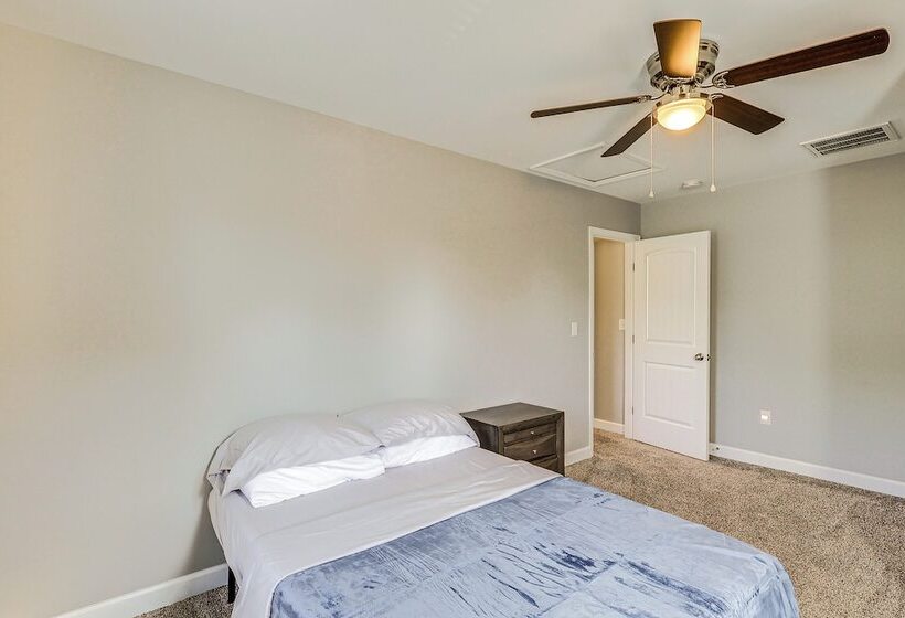 Milford Home W/ Private Pool: 12 Mi To Beaches!