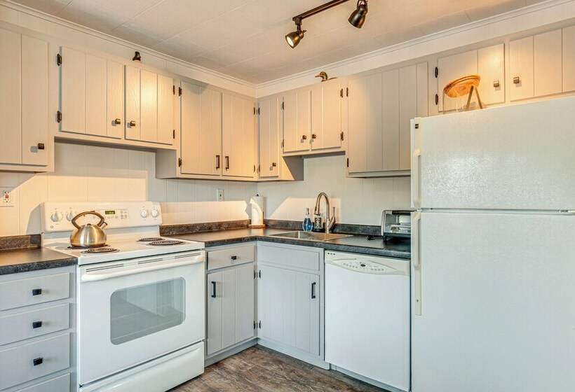 Northwood Tours Escape  W/ Boat Dock Access!