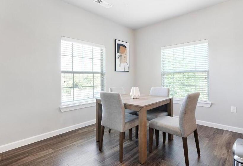 Mission Hill By  Landing