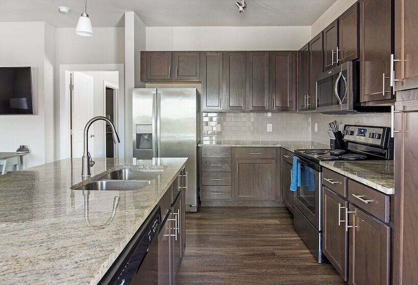 Mission Hill By  Landing